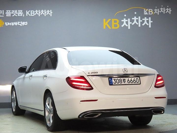 Mercedes-Benz E Class 2018 WDDZF4CB1JA420250 — 4