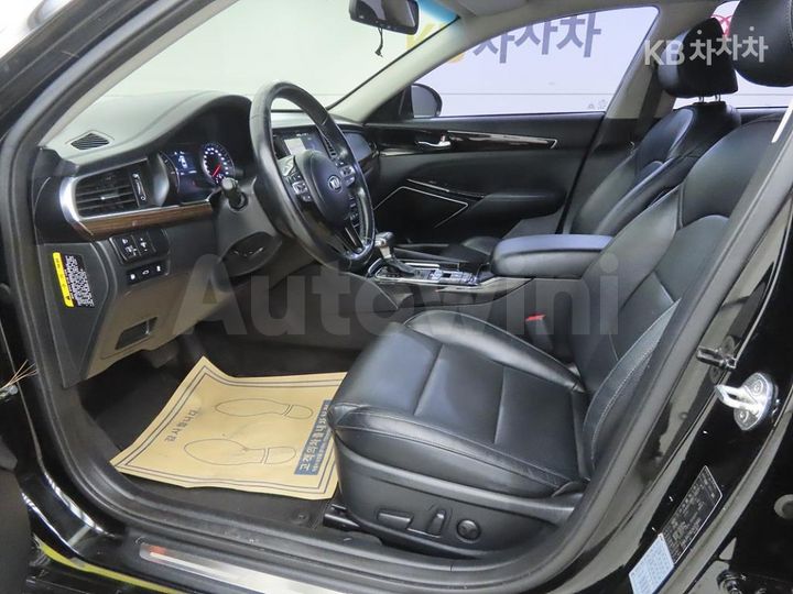 Kia K7 2018 KNALB415BJA125660 — 5