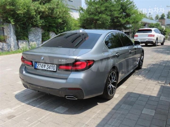 BMW 5 Series 2023 — 3