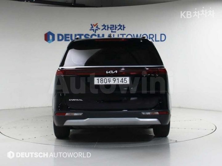 Kia Carnival 2023 KNANB813BPS257650 — 4