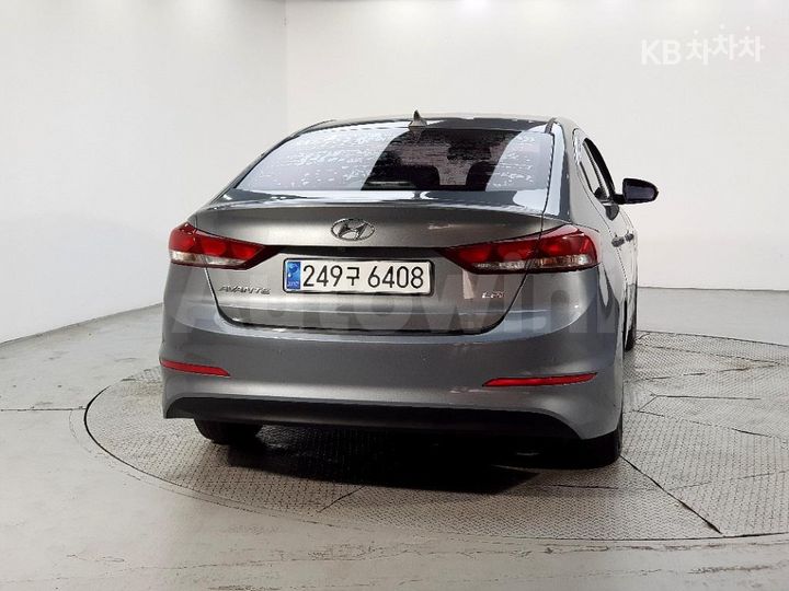 Hyundai Avante 2017 — 3