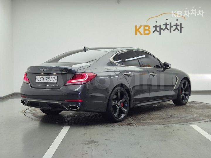Genesis G70 2019 KMTG541EDKU033286 — 4