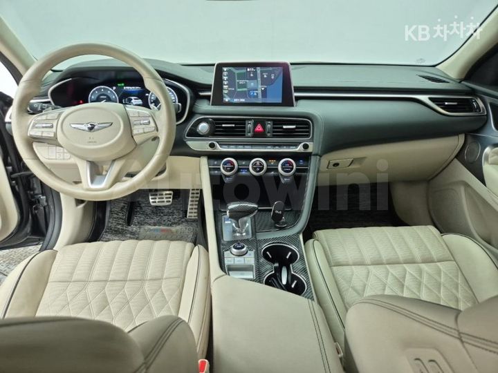 Genesis G70 2019 KMTG541EDKU033286 — 5