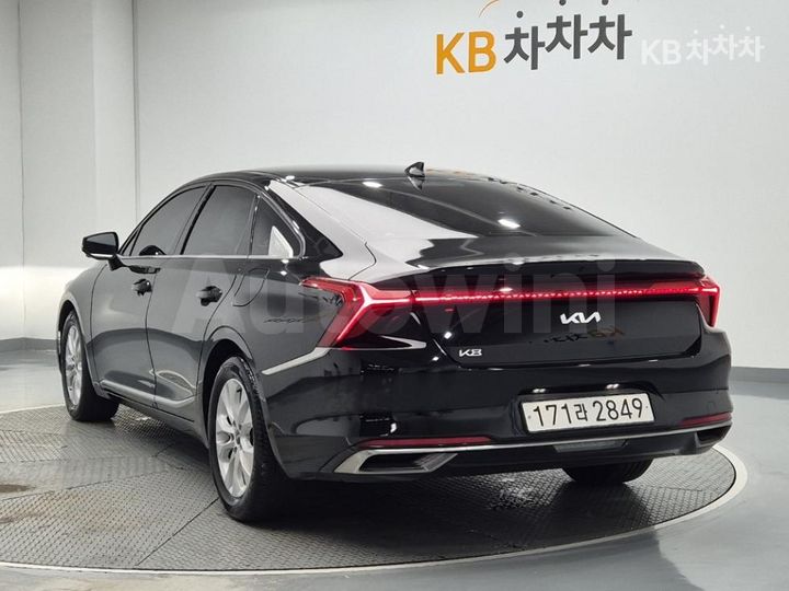 Kia K8 2023 KNAM241BBPA040260 — 2