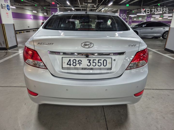 Hyundai Accent 2011 — 4