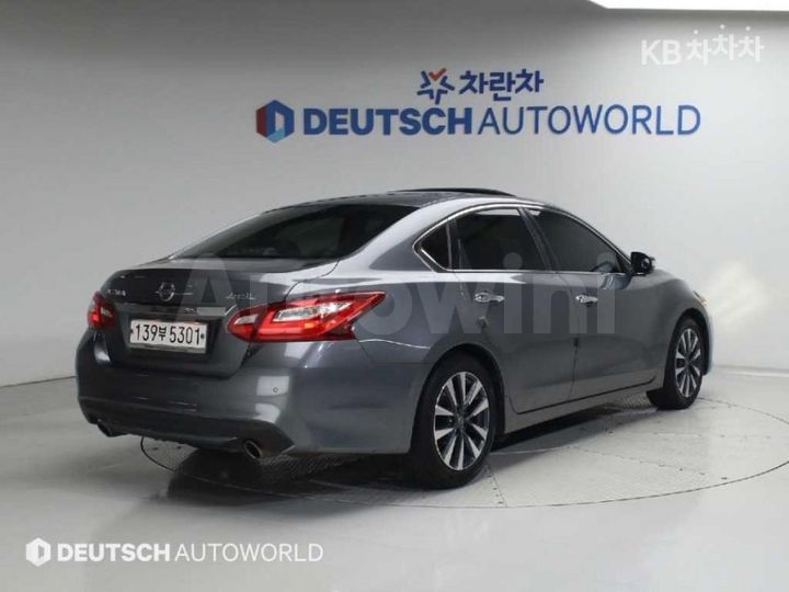 Nissan Altima