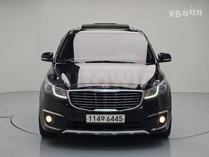 Kia Carnival 2018 KNAME81ABJS426015 — 2
