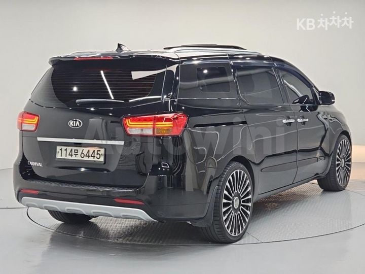 Kia Carnival 2018 KNAME81ABJS426015 — 4