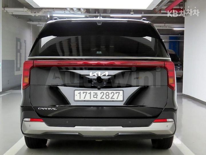 Kia Carnival 2025 KNANE813BSS488912 — 3