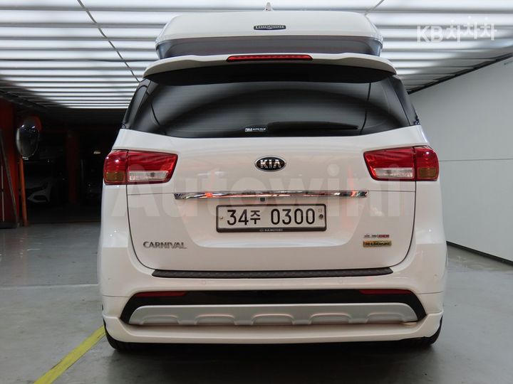 Kia Carnival 2017 KNAME811BHS294088 — 4