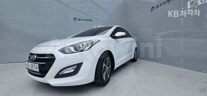 Hyundai i30 2016 KMHD251HBGU311779 — 3