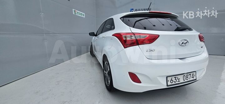Hyundai i30 2016 KMHD251HBGU311779 — 4