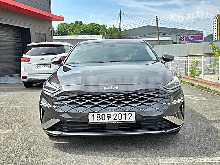 Kia K8 2023 KNAM241BBPA036038 — 3