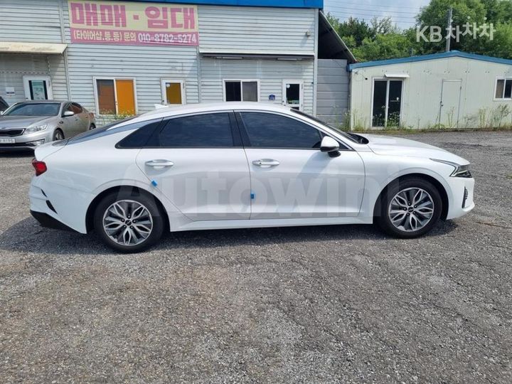 Kia K5 2023 — 4