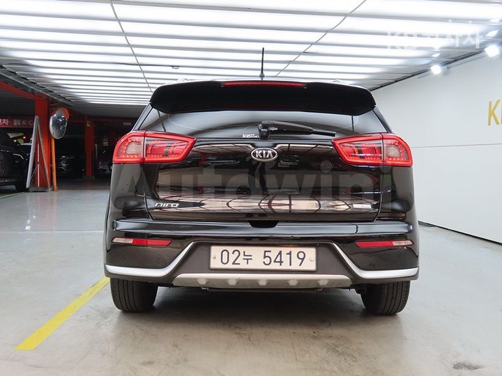 Kia Niro 2017 KNACB81CGHA057643 — 3