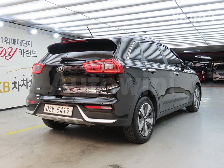 Kia Niro 2017 KNACB81CGHA057643 — 4
