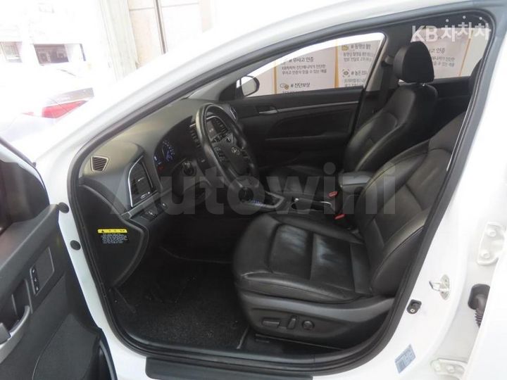 Hyundai Avante 2018 KMHD841DBJU449878 — 5