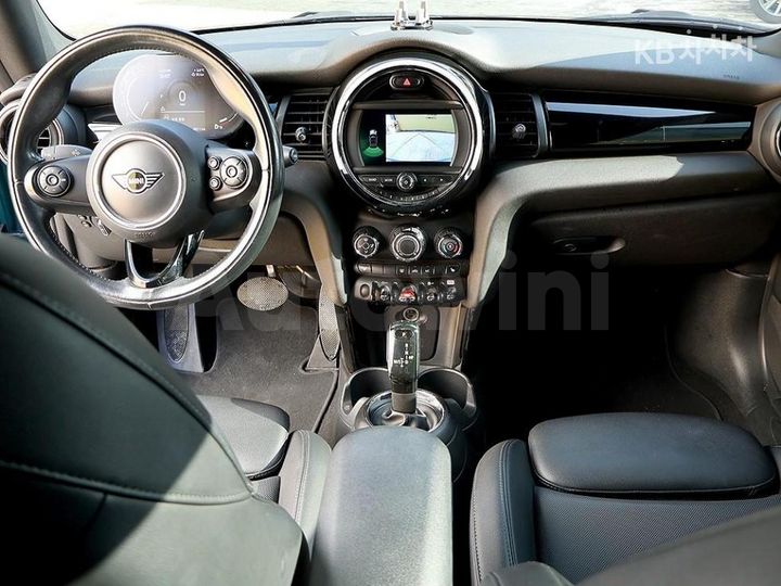 Mini New Convertible 2021 — 5