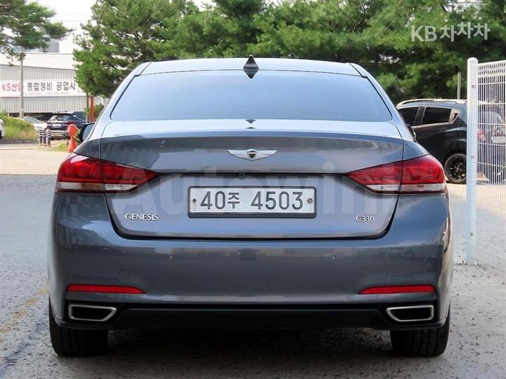 Hyundai Genesis 2015 KMHGL41DBFU042771 — 4