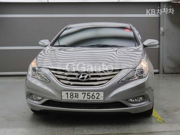 Hyundai Sonata 2010 KMHEC41DBAA134245 — 2