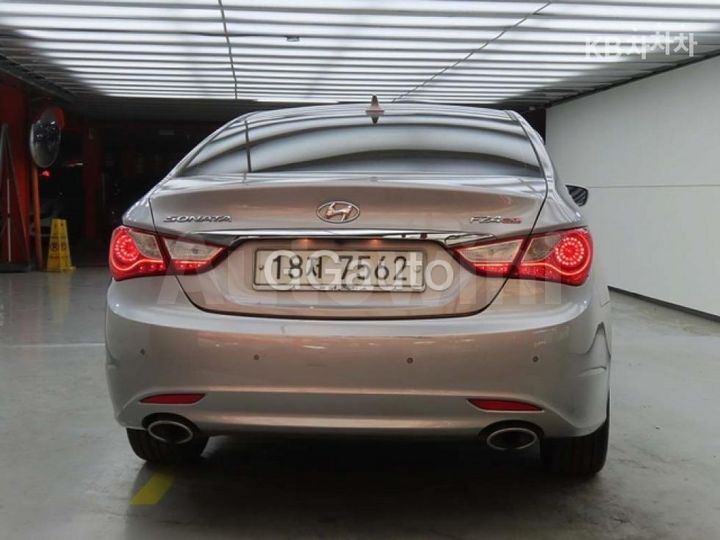 Hyundai Sonata 2010 KMHEC41DBAA134245 — 3