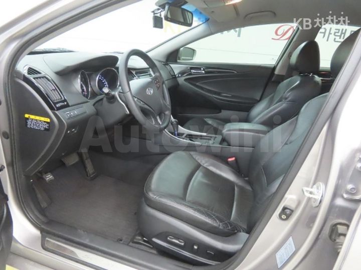 Hyundai Sonata 2010 KMHEC41DBAA134245 — 5
