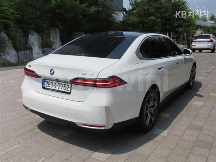 BMW 5 Series 2024 — 3