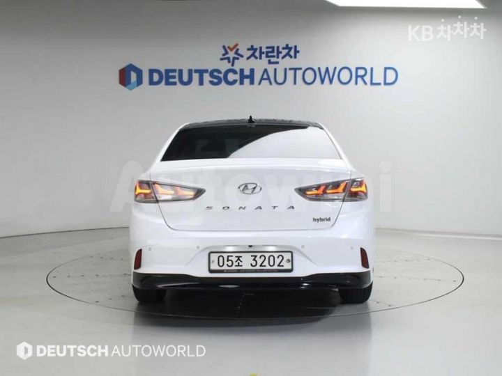 Hyundai Sonata 2018 KMHE3413BJA068238 — 4