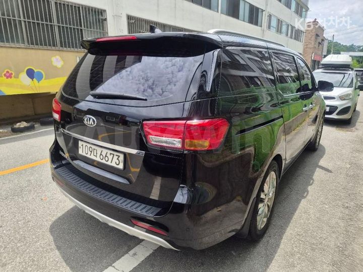 Kia Carnival 2017 KNAMC81ABHS330081 — 4