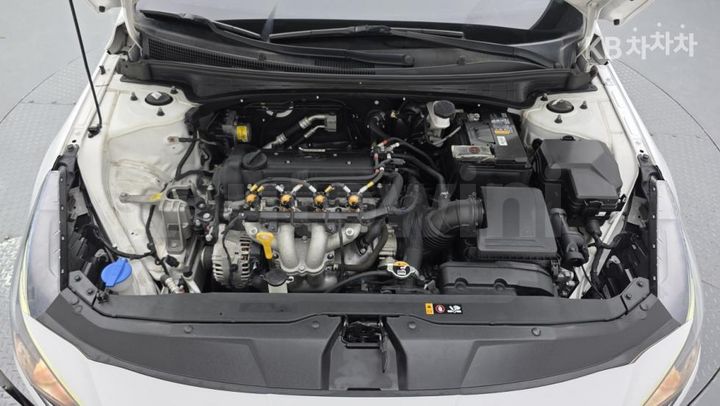 Hyundai Avante 2023 — 5