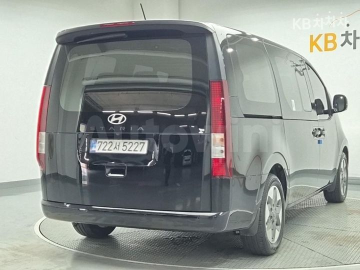 Hyundai Staria 2025 — 3