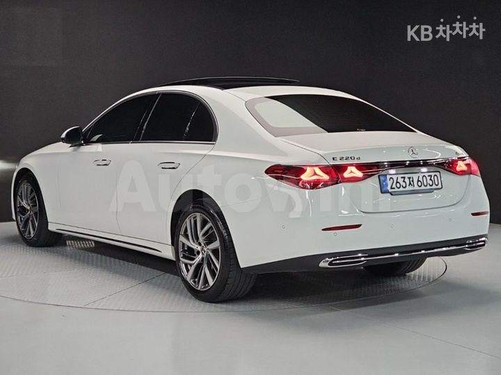 Mercedes Benz E Class 2024 — 3