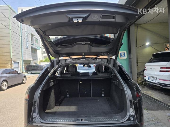 Land Rover Range Rover 2018 SALYA2BN6JA711324 — 4