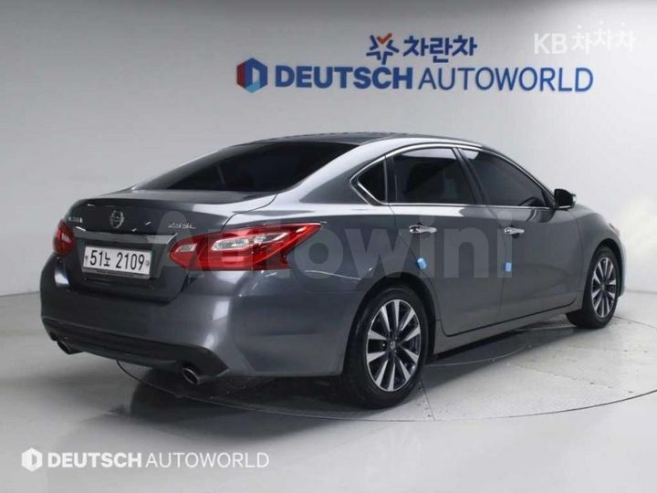 Nissan Altima