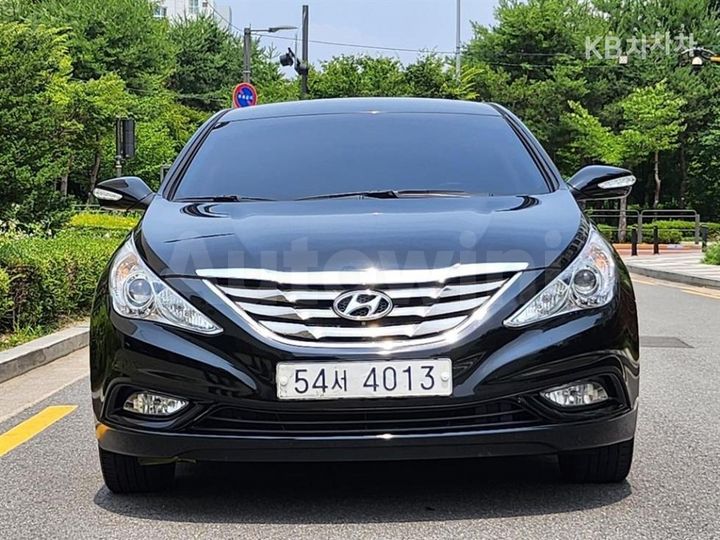 Hyundai Sonata 2011 KMHEC41BBBA235200 — 2