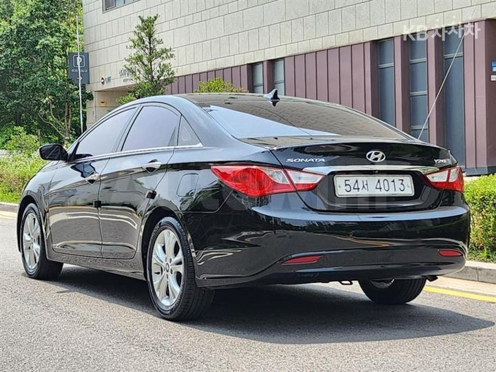 Hyundai Sonata 2011 KMHEC41BBBA235200 — 4