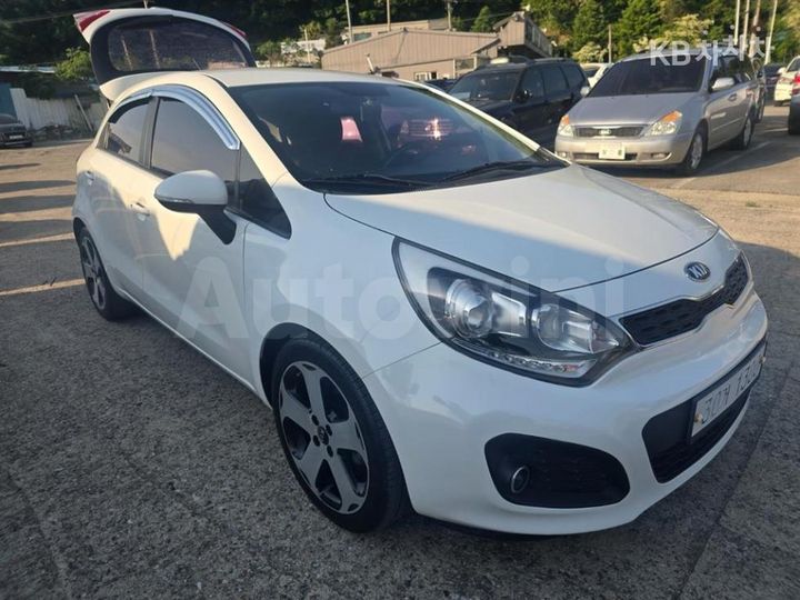 Kia Pride 2014 KNADR513BES945768 — 3
