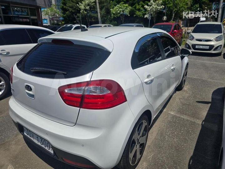 Kia Pride 2014 KNADR513BES945768 — 4