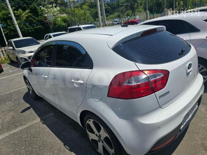 Kia Pride 2014 KNADR513BES945768 — 5