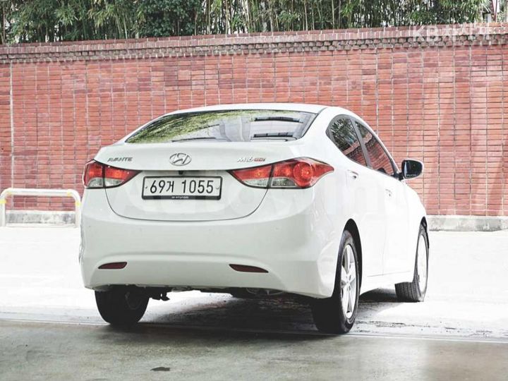 Hyundai Avante 2014 — 3