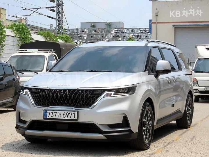 Kia Carnival 2023 — 2