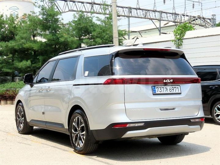 Kia Carnival 2023 — 3