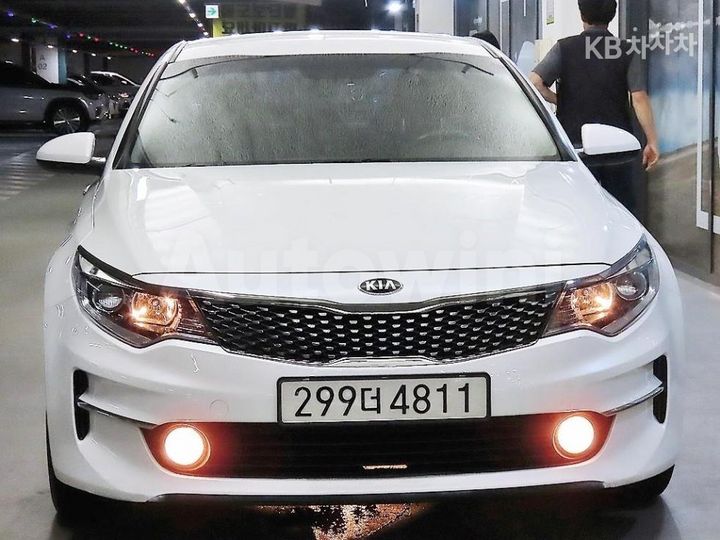 Kia K5 2016 KNAGS416BGA008717 — 2
