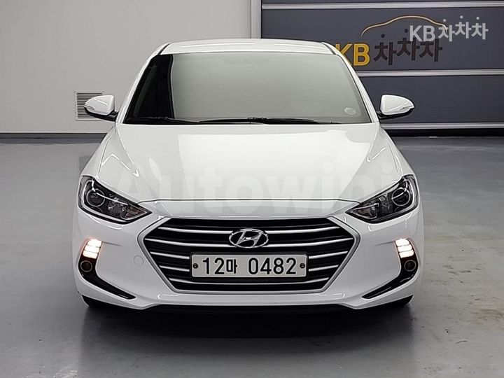 Hyundai Avante 2016 KMHD741DBGU021112 — 2