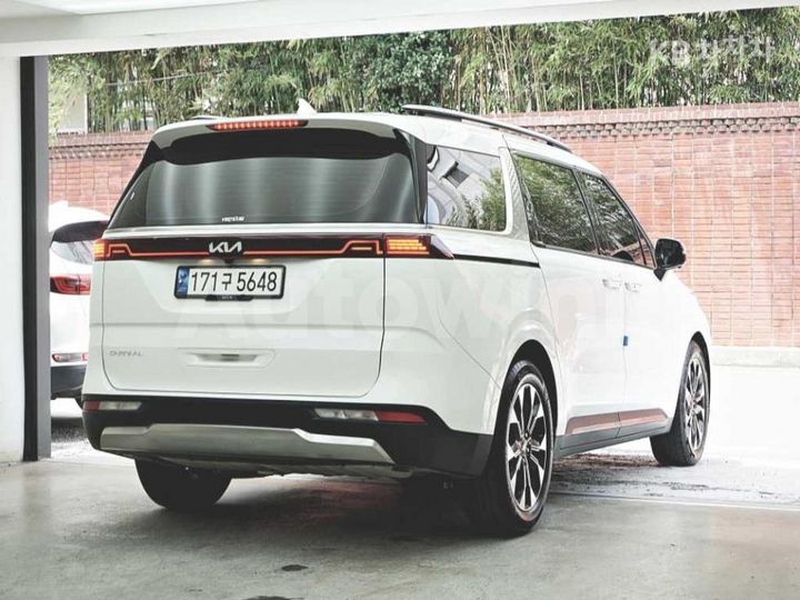 Kia Carnival 2023 KNANE81BBPS323408 — 3