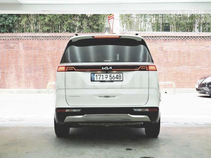 Kia Carnival 2023 KNANE81BBPS323408 — 4