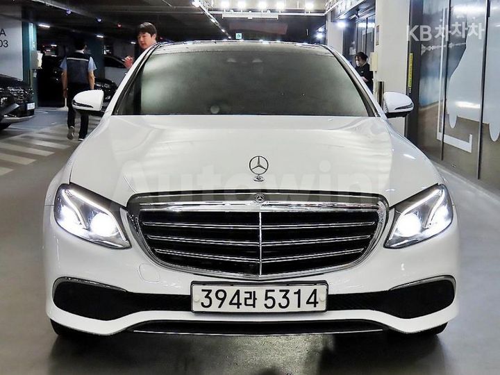 Mercedes-Benz E Class 2019 WDDZF4JB2KA612524 — 2
