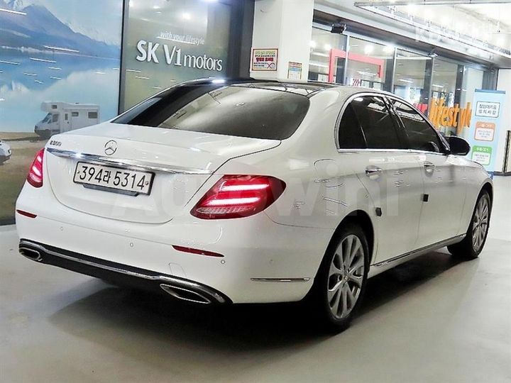 Mercedes-Benz E Class 2019 WDDZF4JB2KA612524 — 4