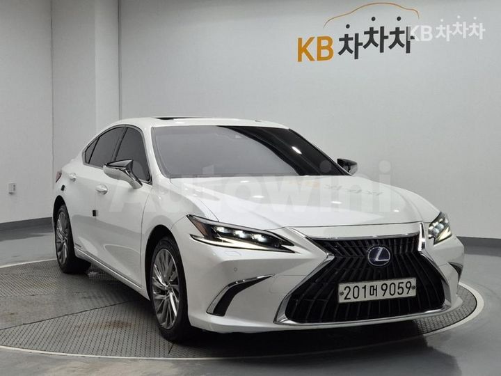 Lexus ES 2022 — 4