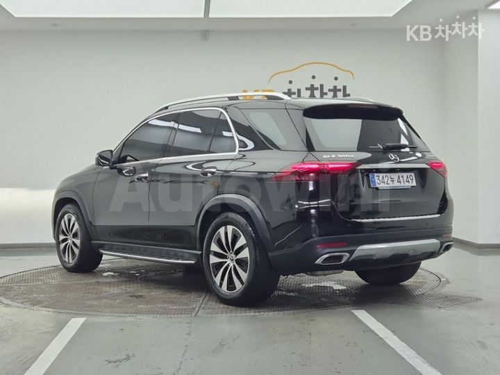 Mercedes Benz GLE Class 2023 — 3